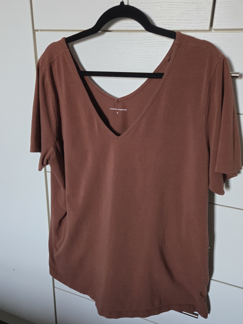 M Universal Standard V-Rex Short Sleeve T-Shirt in Rust Brown